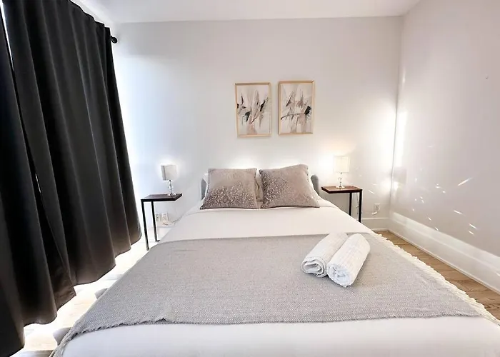 Elegant Suites - City Views, Lake View, Free Parking