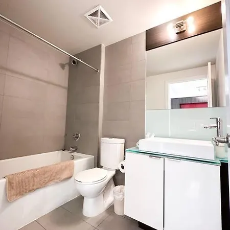 Elegant Suites - City Views, Lake View, Free Parking Toronto Exterior photo