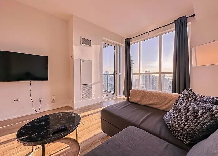 Elegant Suites - City Views, Lake View, Free Parking